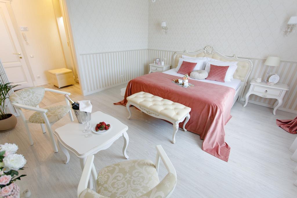 Royal Suite apartment with jacuzzi Soemy Buitenkant foto